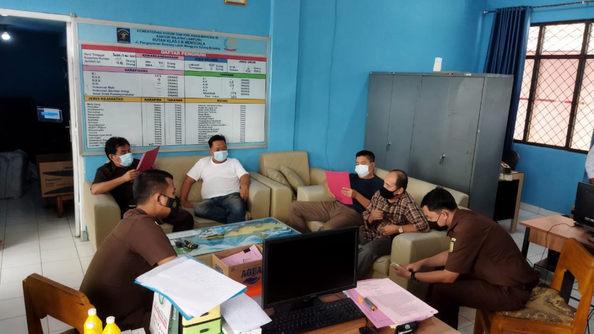 JPU Kejaksaan Negeri Tuba Terima Penyerahan Para TSK dan Barang Bukti Tindak Pidana Korupsi DAK Fisik Prasarana Dinas Pendidikan Kabupaten Tulang Bawang T.A. 2019